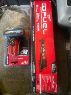 MILWAUKEE 2558-20 .M12 FUEL 1/2" RATCHET AND M12 5.0 BATTERY