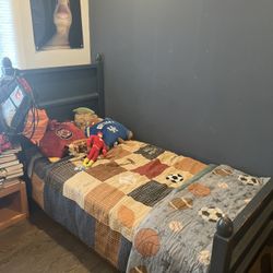 Children’s Bedroom Set Custom Made Shelving