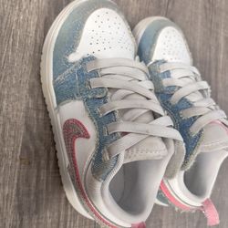 Girls Nike shoes size 12c