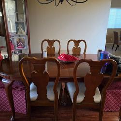 Dining Room Table + 4 Chairs