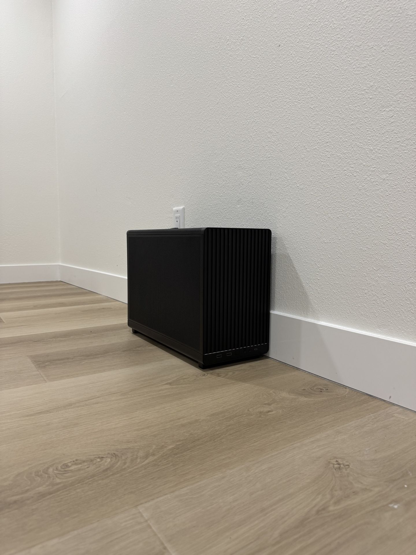 ITX/SFF RTX 5070 Gaming PC