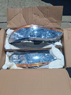 BRAND NEW in the box HONDA ACCORD head lamps.