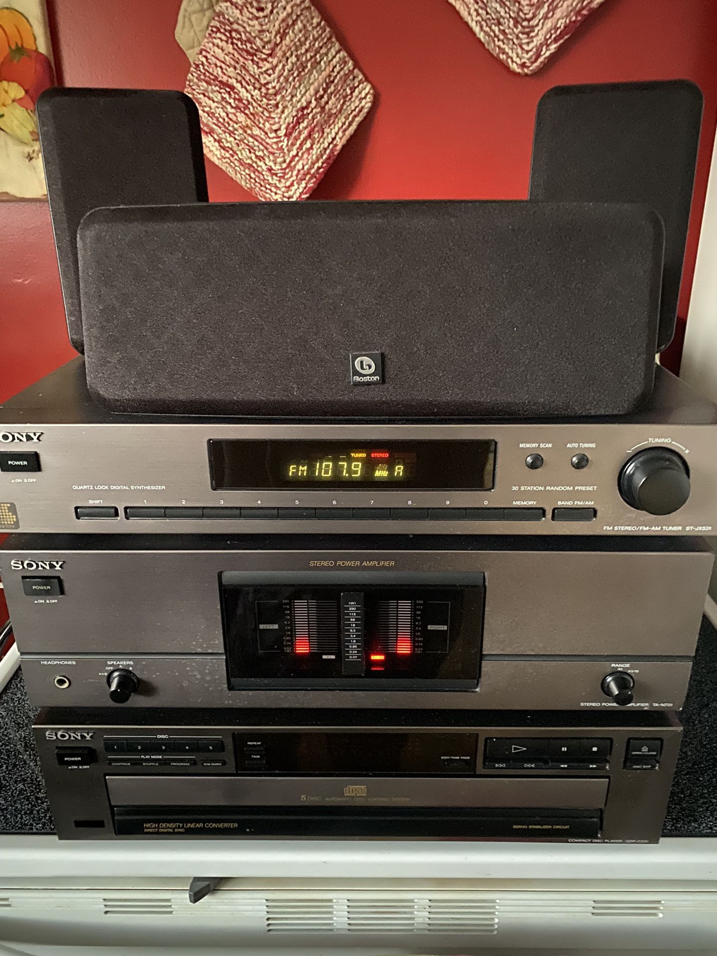 Sony 3pc Stereo System With 5 Disc Cd Changer/ Boston Acoustic Speakers.