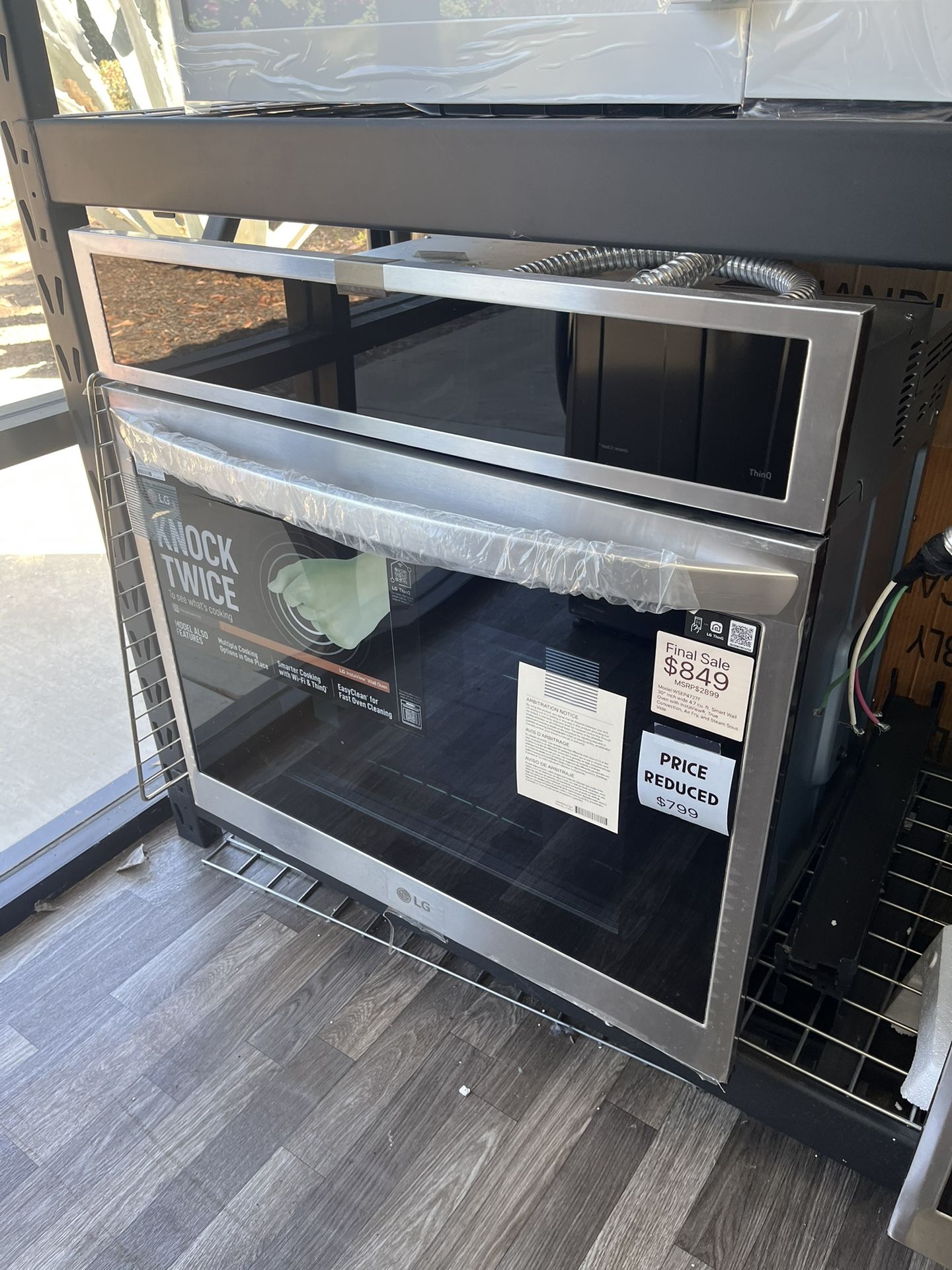 $799 LG 30”W 4.7 Cu Ft Wall Oven, One Yr Warranty