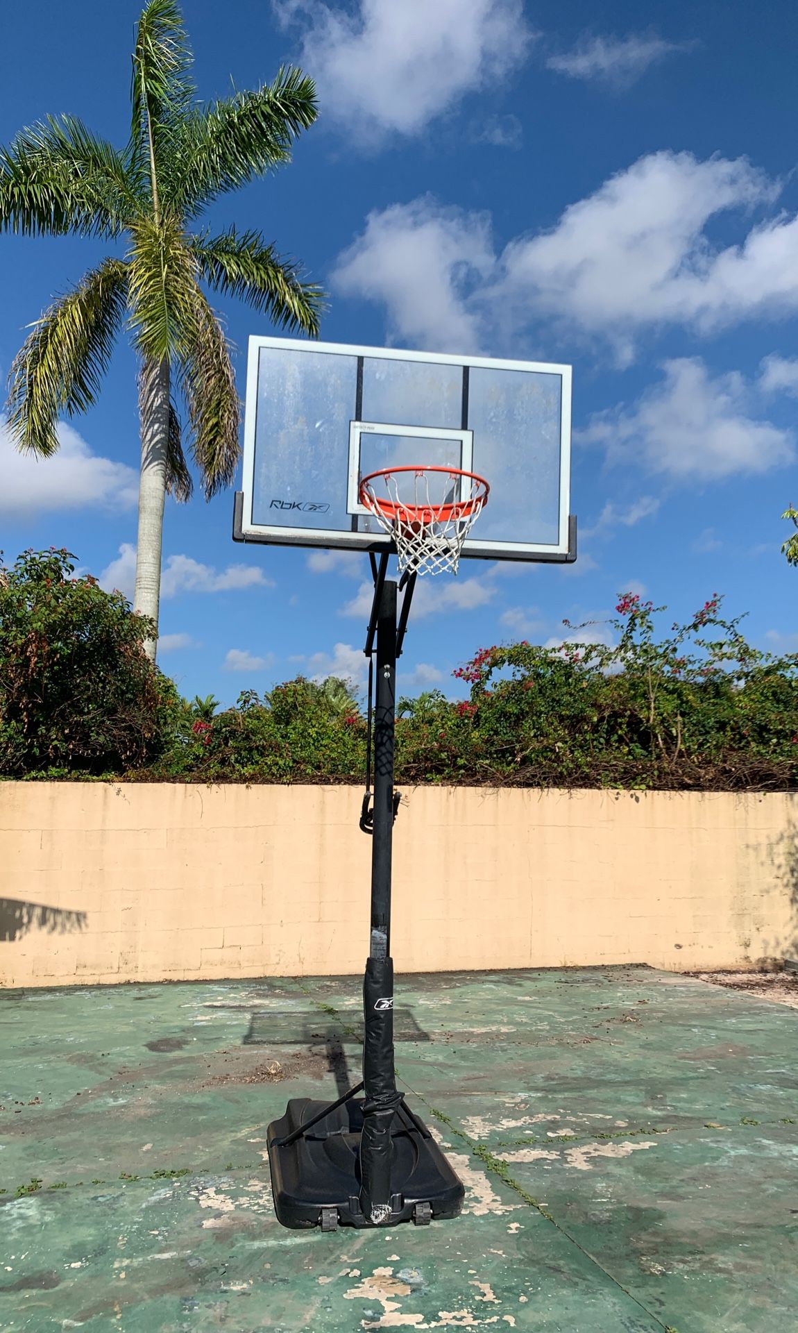 Portable Basketball Ball Hoop - not adjustable