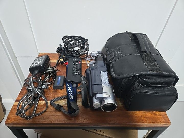 Sony DCR-TRV350 Digital8 Hi-8 & 8mm Camcorder w/ Case & More - TESTED WORKS Read