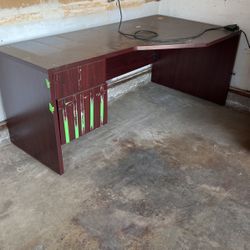Wood Desk Must Pickup Today