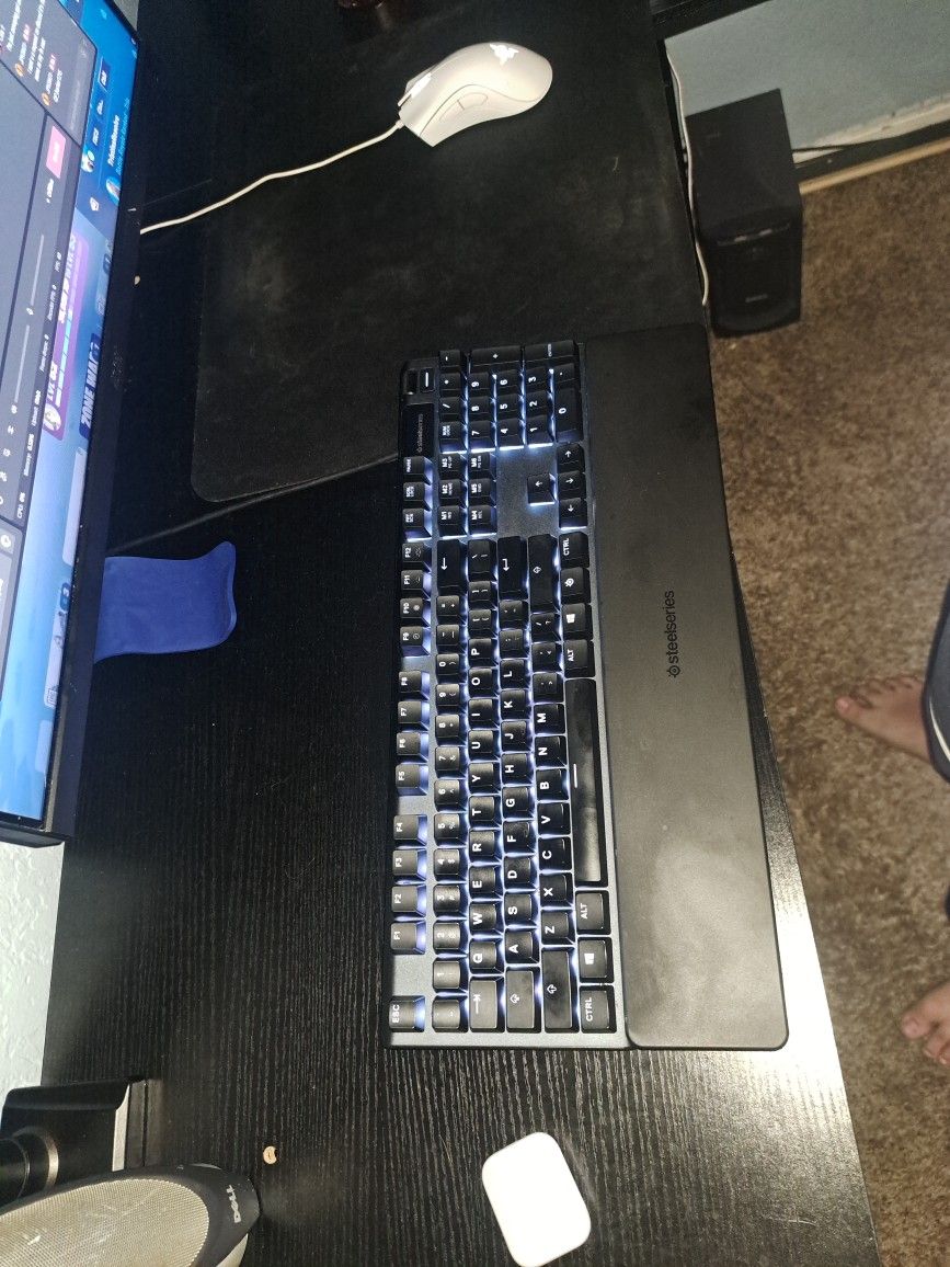 Apex 5 Steel Series Gaming Keyboard