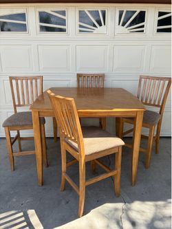 Table with extension and 4 chairs