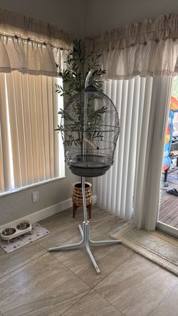 Brand new Round Bird Cage with Stand