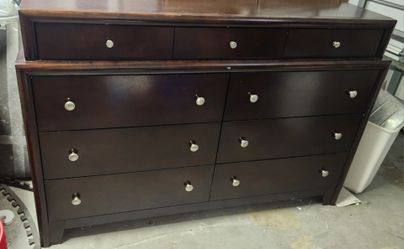 2 Dressers and 2 Nightstands
