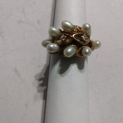 14K Gold Gold Pearl And Two Small Diamonds Ring Size 5 And 3/4 Used