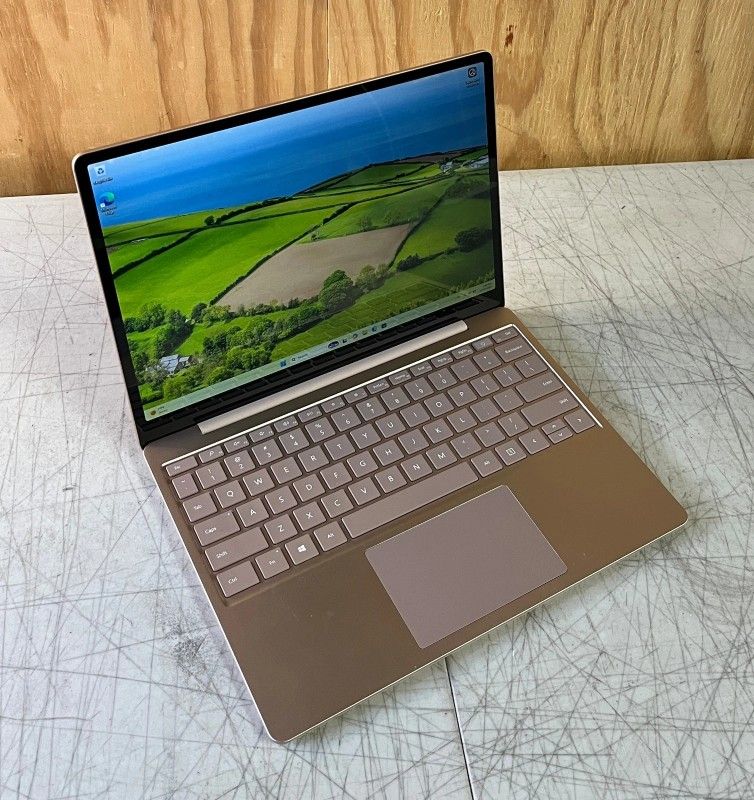 Surface Laptop Go Model 1943 Win 11 Pro