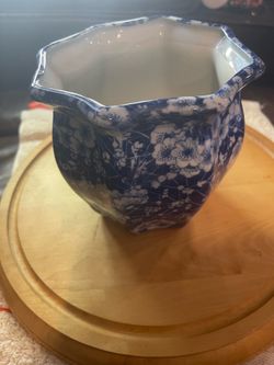 blue-and-white porcelain hexagonal cachepot/planter
