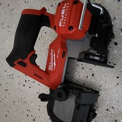 Milwaukee M12 Fuel Compact Band Saw + M12 5.0 battery