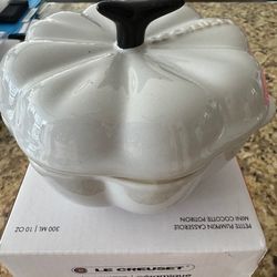 Le Creuset Pumpkin Casserole Dish – White – 300ml (NEW) There are 4 in total at $50 each