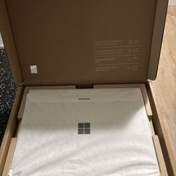 Microsoft Surface Snapdragon 7th Edition 