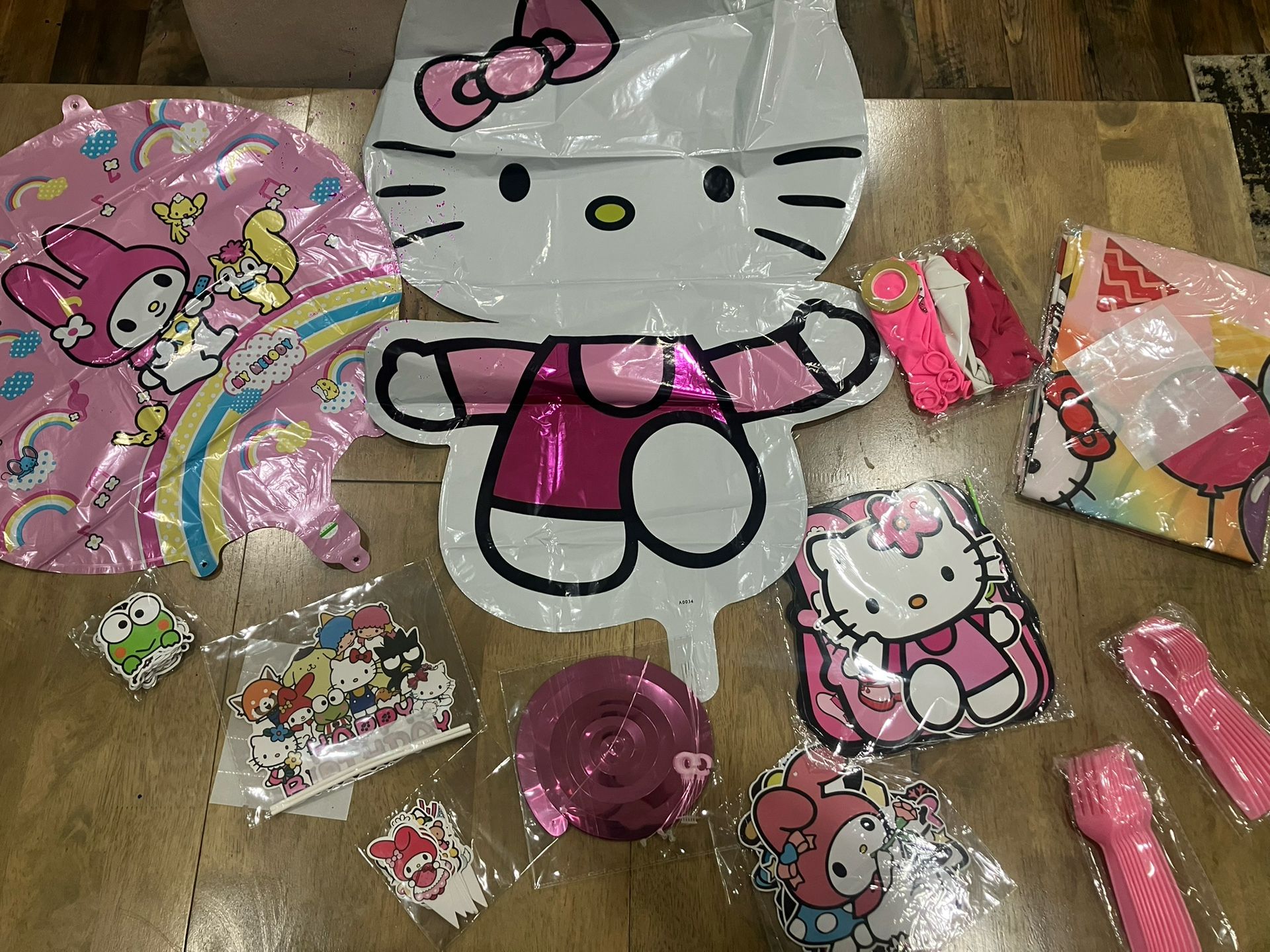 $7 Hello kitty Decorations