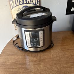 Insignia Pressure Cooker 