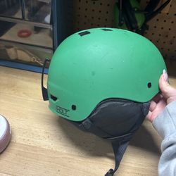 LOW PRICE MOVING- SMITH $250 + TAX RETAIL SNOWBOARD HELMET 