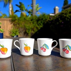Vintage Set of 4 Corning Ware Corelle Fruit Basket Coffee Mugs