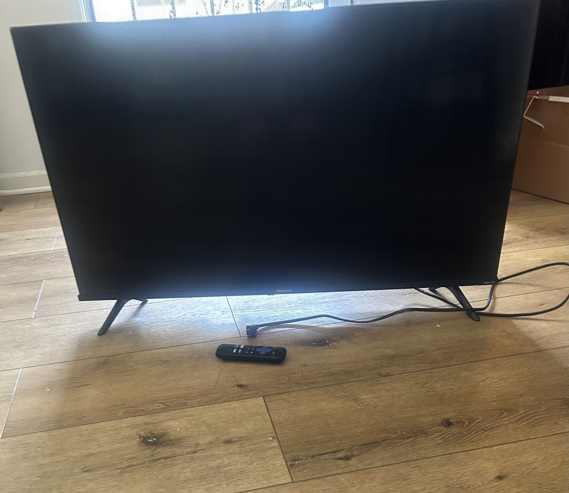 40” Smart Tv   Hisense  Brand With Stand And Remote