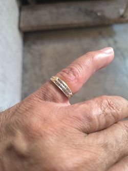 Anillo de mujer de oro de 14 k zise 7 pesa 2.4 g