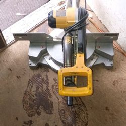 DeWalt 12" Compound Sliding Mitre Saw