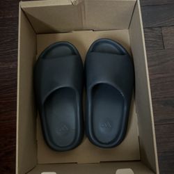 US Men’s 4 Adidas Yeezy Slides