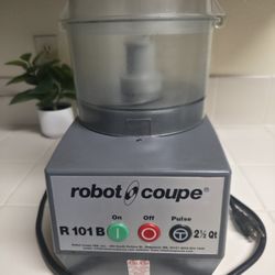 Robot Coupe R101B CLR Combination Food Processor, 2.5 Quart Batch Bowl