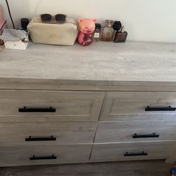 6-Drawer Dresser 