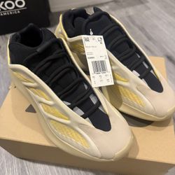 Yeezy 700 V3 Safflower