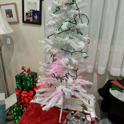 White Christmas Tree, Various Christmas Decorations