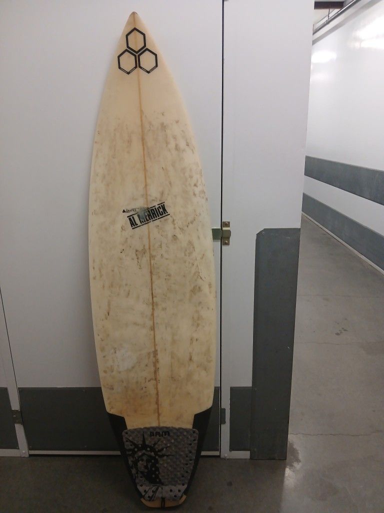Al merick 6"2 Surfboard$30firm