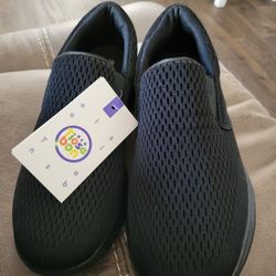 Slip On Shoes Size 8 Black Unisex NEW very Light  Perfect For Spring/ Summer  Will Ship If Needed