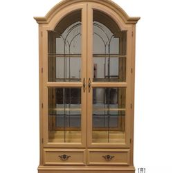 LEXINGTON FURNITURE Grand Tour Collection 48" Lighted Display China Cabinet 228-991