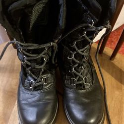 Coach Shaine Lea ther& Nylon  Boots Size 7.5 Black 