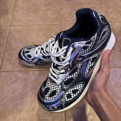 Navy Bottega Veneta orbits