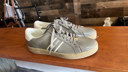 Shoe