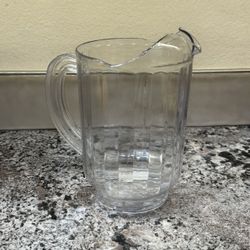 Plastic Pitcher 💵 Pichel de Plástico
