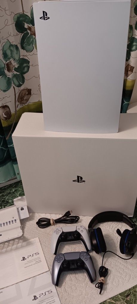PS5 DIGITAL VERSION EXCELLENT CONDITION, 1 CONTROLLER,NO ISSUES, PRE-OWNED. O.B.O. LOW OFFERS WILL BE IGNORED.