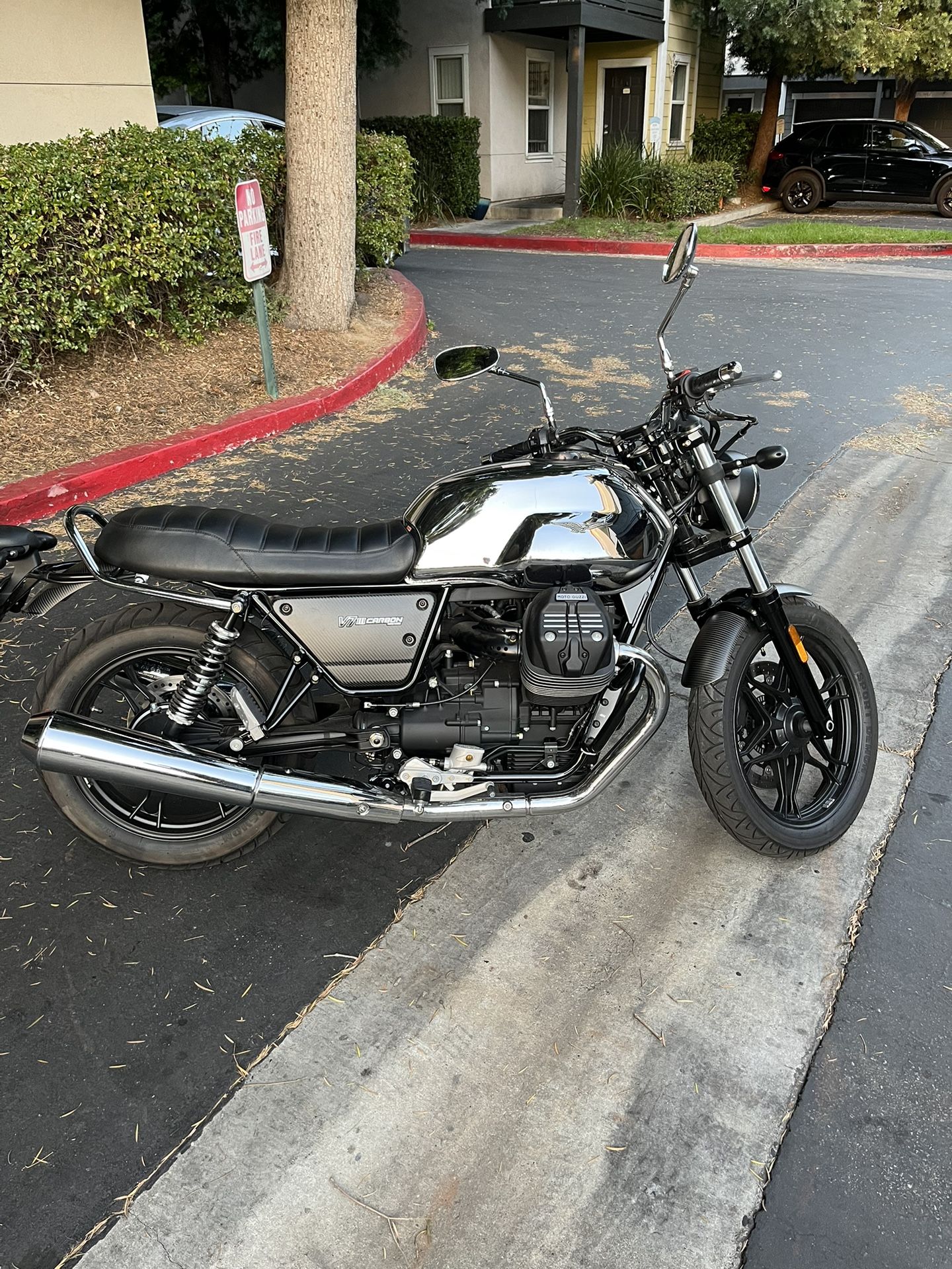 2018 Moto Guzzi V7 Carbon Shine