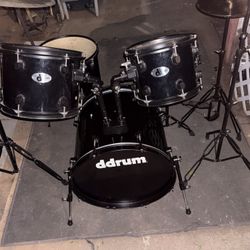 Drum D- Series 5 Piece  all Cymbals And Hardware Included $500 Or Best Reasonable Offer