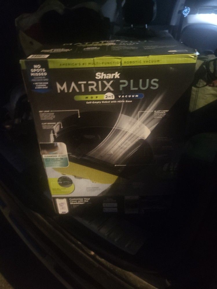 SHARK MATRIX PLUS 2 IN1 MOP AND VACUUM ROBOT