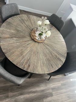 Dinning table + chairs