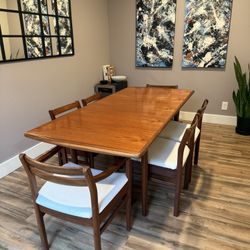 Vintage MCM Dining Table With Six Chairs