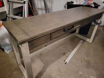 Corner desk