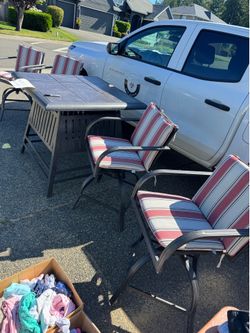 TABLE WITH 4 CHAIRS