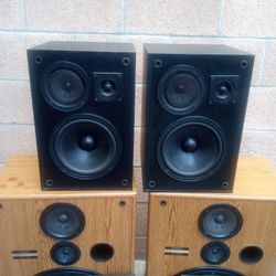 KLH Bookshelf Speakers Model 900b