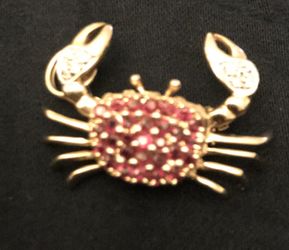 14kt gold ruby crab